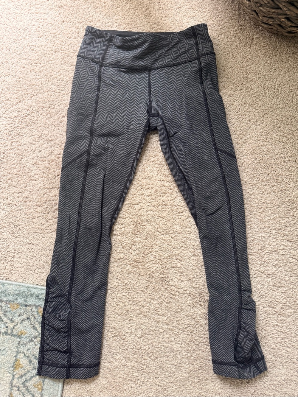 Lululemon Speed Tight Herringbone Grey 7/8 Legging Sz 4 Pockets Mesh